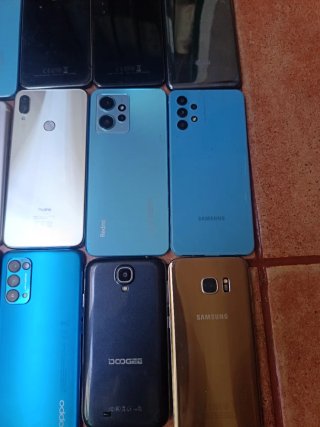 Lote 21 teléfonos móviles