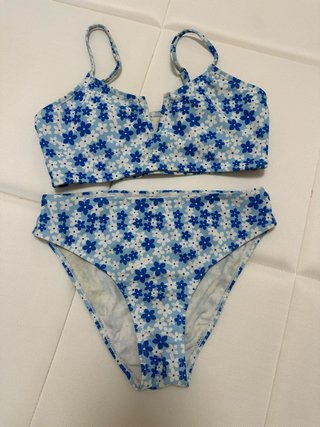 Bikini floral azul y blanco