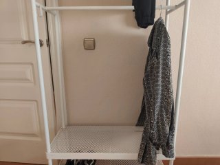 Perchero, zapatero. Burro MACKAPÄR, Ikea. Blanco