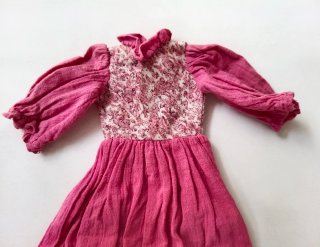 Nancy Ibicenca vestido rosa y diadema Famosa