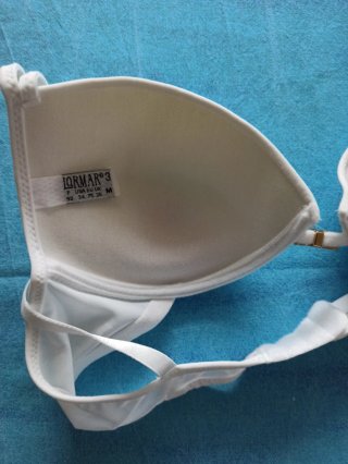 3 reggiseni bianchi con dettagli oro