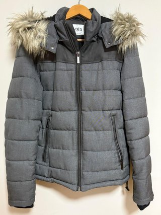 Abrigo Zara con capucha pelo