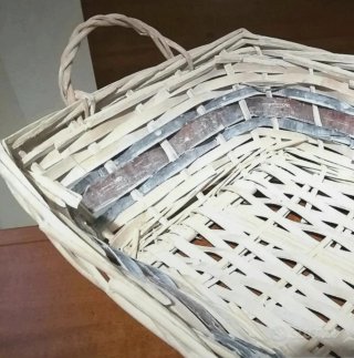 Cesta rettangolare in vimini con manici