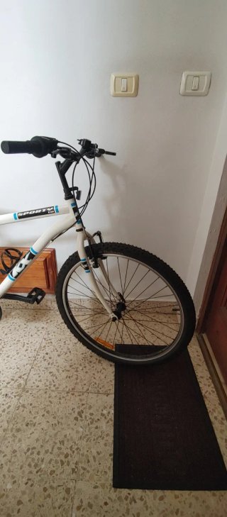 Bicicleta de montaña blanca