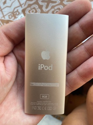 iPod Nano 4G 8GB Plata + Accesorios