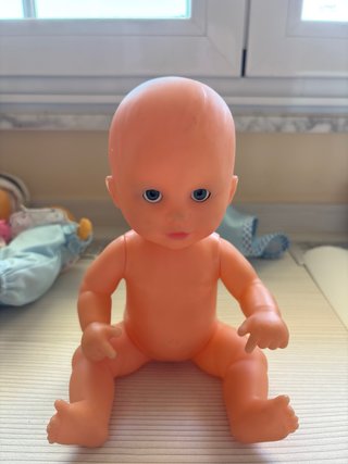 Muñeco bebé con ojos móviles de los 90