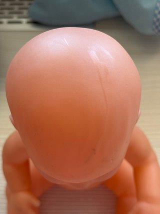 Muñeco bebé con ojos móviles de los 90