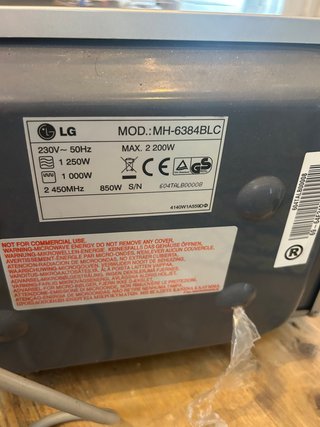 Microondas LG MH-6384B con Grill