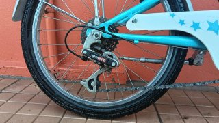 Bicicleta infantil con cesta