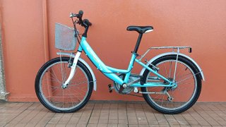 Bicicleta infantil con cesta