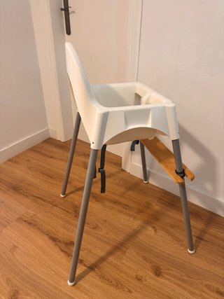 Trona IKEA con reposapiés