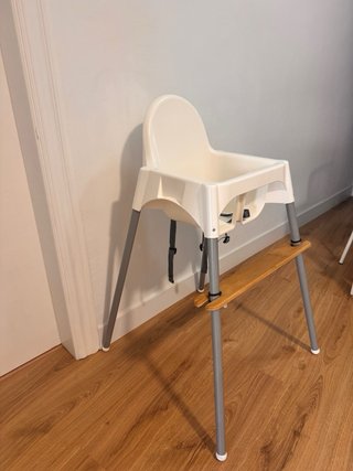 Trona IKEA con reposapiés
