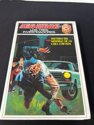 Misterio del medigo de la cara cortada