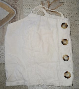 Top blanco con botones