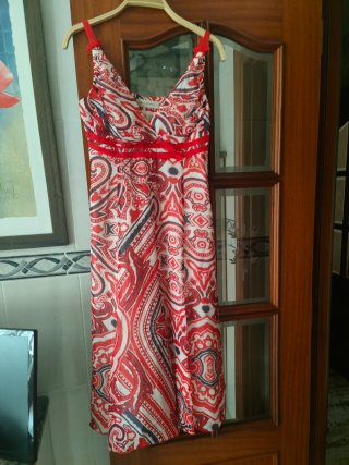 Vestido largo estampado rojo, blanco y azul