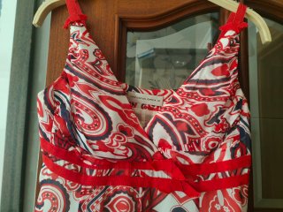 Vestido largo estampado rojo, blanco y azul