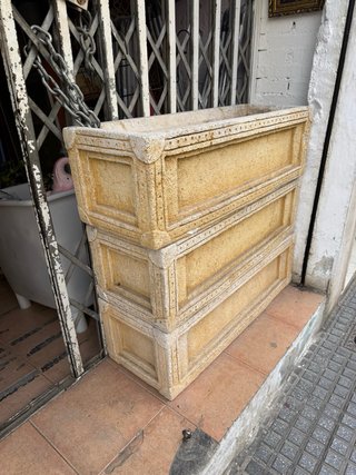 Lote de seis maceteros de piedra