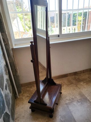 Specchio a figura intera in legno