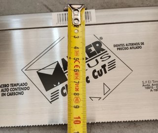 Serrucho de costilla e ingletadora