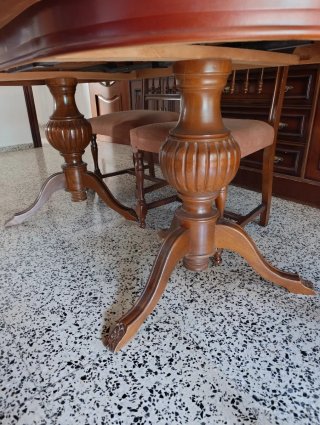 Mesa de comedor ovalada y 6 sillas