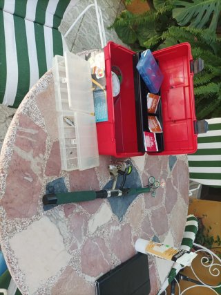 Caja de pesca y caña