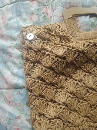 Bolso de mano artesanal de rafia
