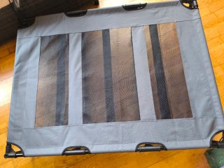 Cama para perros con toldo gris