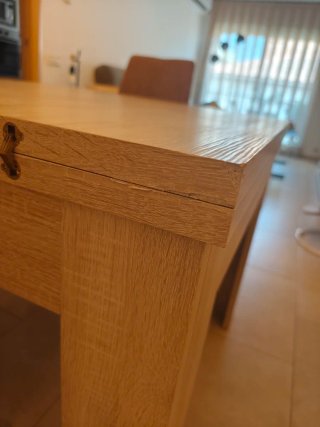 Mesa de comedor de madera