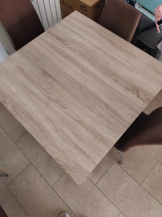 Mesa de comedor de madera