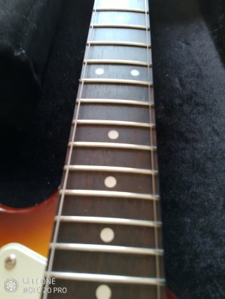 Cuerpo y mástil de guitarra eléctrica