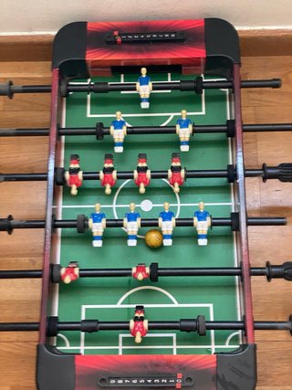 Futbolín pequeño de madera