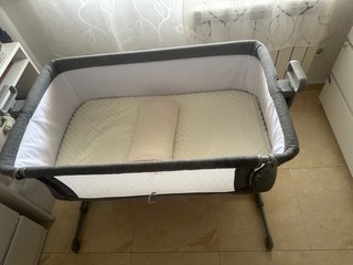 Cuna de bebé colecho gris