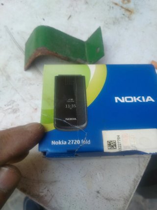 Teléfono Nokia 2720 Flop Plata Nuevo