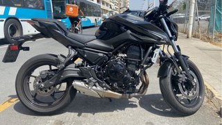 Kawasaki Z650 Naked Negra 4000km