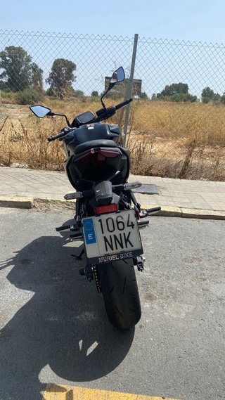 Kawasaki Z650 Naked Negra 4000km