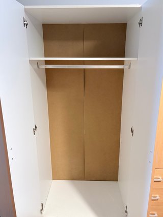 Armario de madera beige