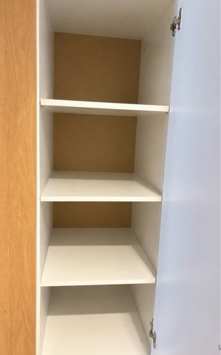 Armario de madera beige