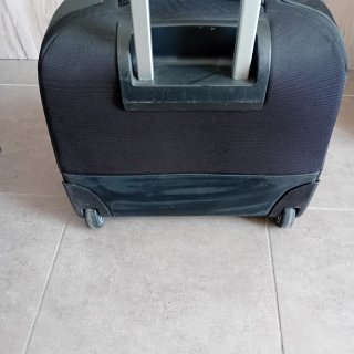 Maleta Mandarina Duck Negra Ruedas