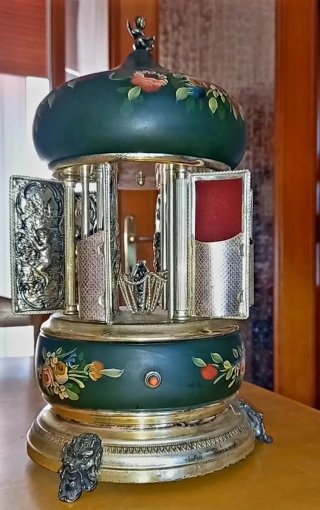 Porta sigarette vintage anni '60 con carillon