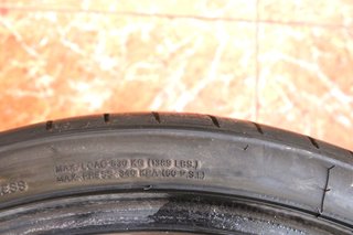 Juego 4 Neumáticos Coche - Medida: 225/30 R20 92Y