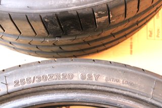 Juego 4 Neumáticos Coche - Medida: 225/30 R20 92Y