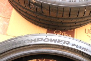 Juego 4 Neumáticos Coche - Medida: 225/30 R20 92Y