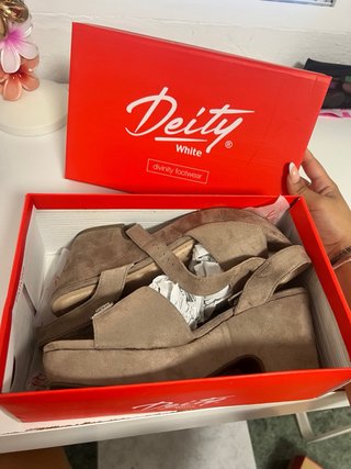 Tacones Beige/Marrón Deity White