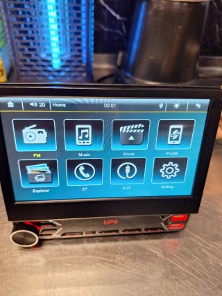 Radio coche mp5 pantalla retractil.