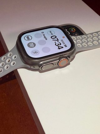 Apple Watch Ultra 2 49mm Titanio Grigio/Arancio
