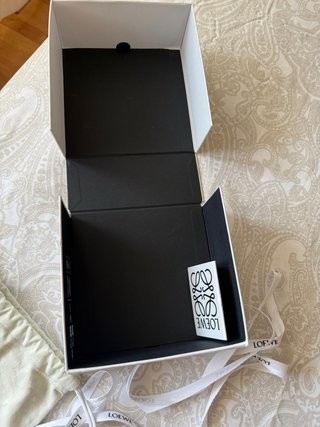 Caja y bolsa Loewe beige