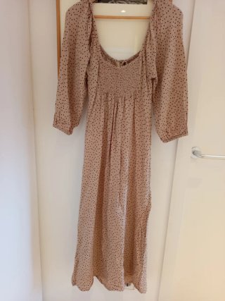 Vestido largo beige con lunares