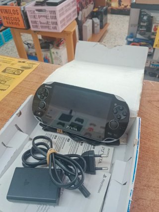 CONSOLA SONY PS VITA OLED CON CAJA Y CARGADOR