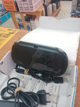 CONSOLA SONY PS VITA OLED CON CAJA Y CARGADOR
