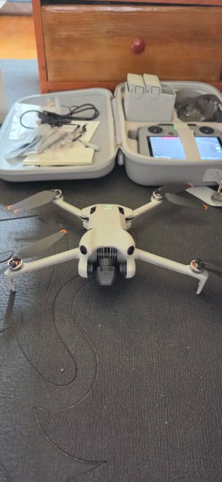 DJI Mini 4 Pro Fly More Combo + RC2